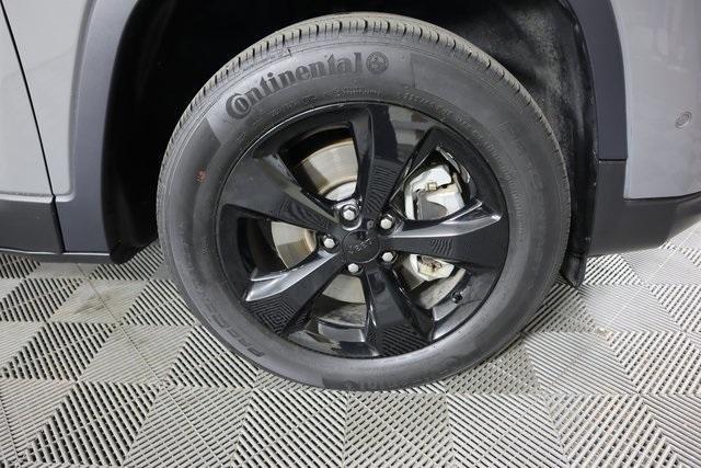 used 2023 Jeep Cherokee car, priced at $25,995