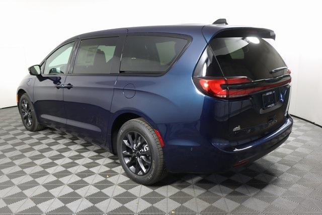 new 2024 Chrysler Pacifica Hybrid car, priced at $40,740