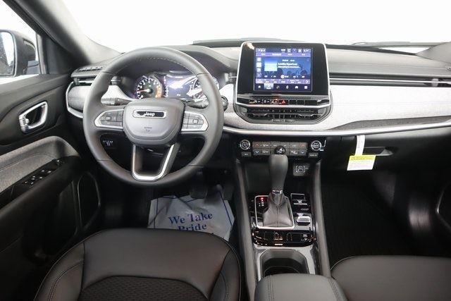 new 2025 Jeep Compass car, priced at $28,995