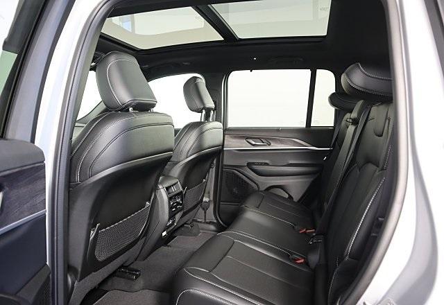 new 2025 Jeep Grand Cherokee car, priced at $50,627