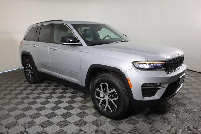 new 2025 Jeep Grand Cherokee car, priced at $41,915
