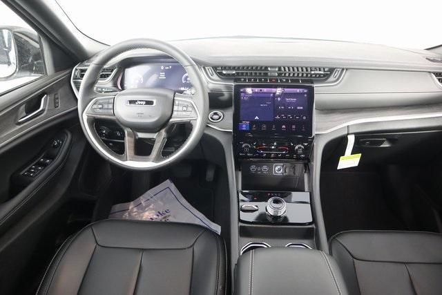 new 2025 Jeep Grand Cherokee car, priced at $41,915