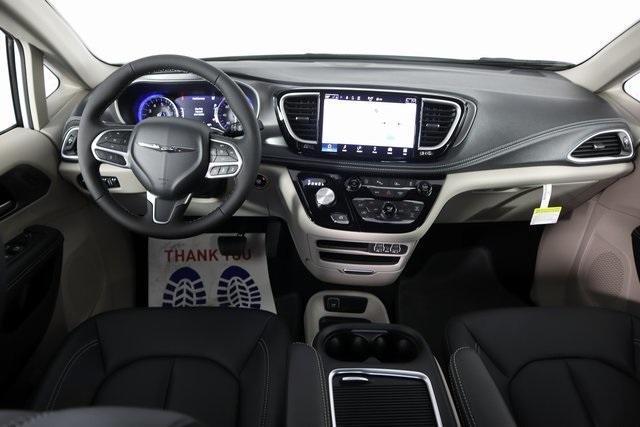 new 2024 Chrysler Pacifica car, priced at $40,679