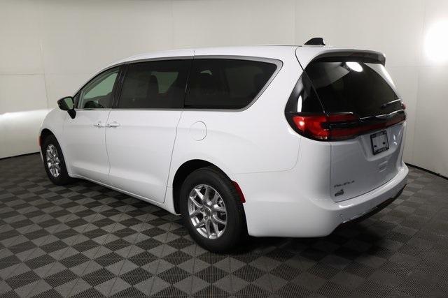 new 2024 Chrysler Pacifica car, priced at $40,679