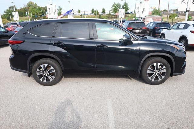 used 2022 Toyota Highlander car, priced at $33,471