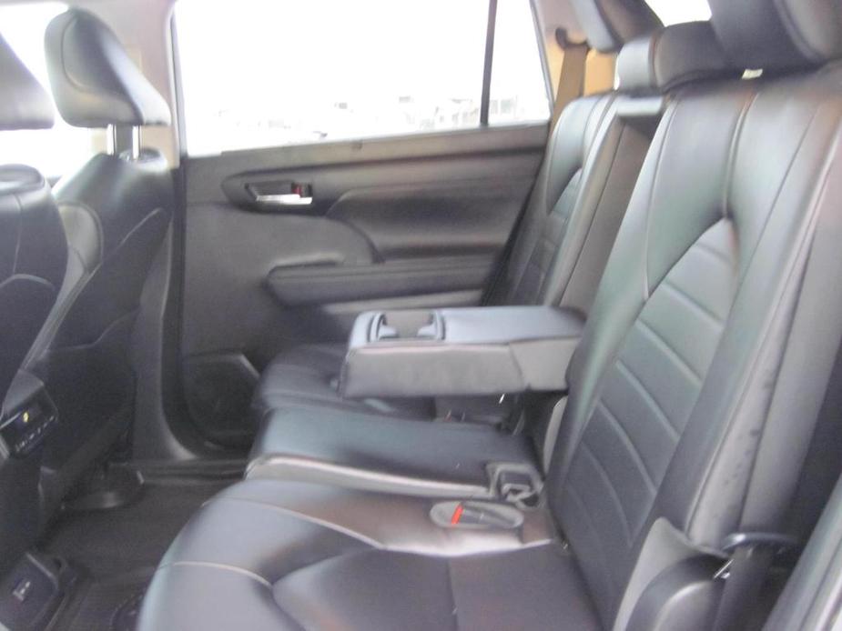 used 2023 Toyota Highlander car, priced at $40,950