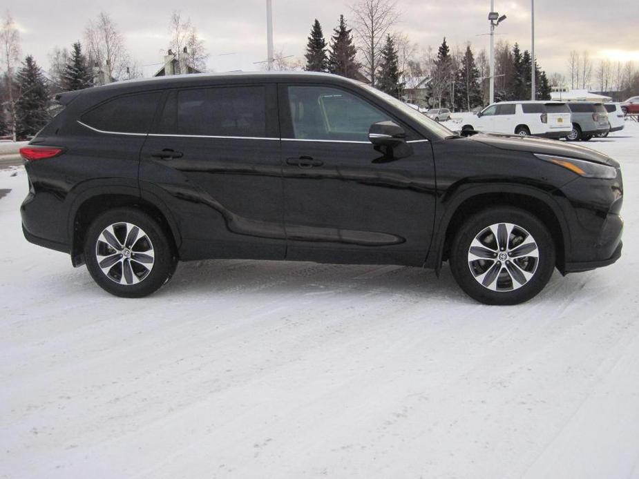 used 2023 Toyota Highlander car, priced at $40,950