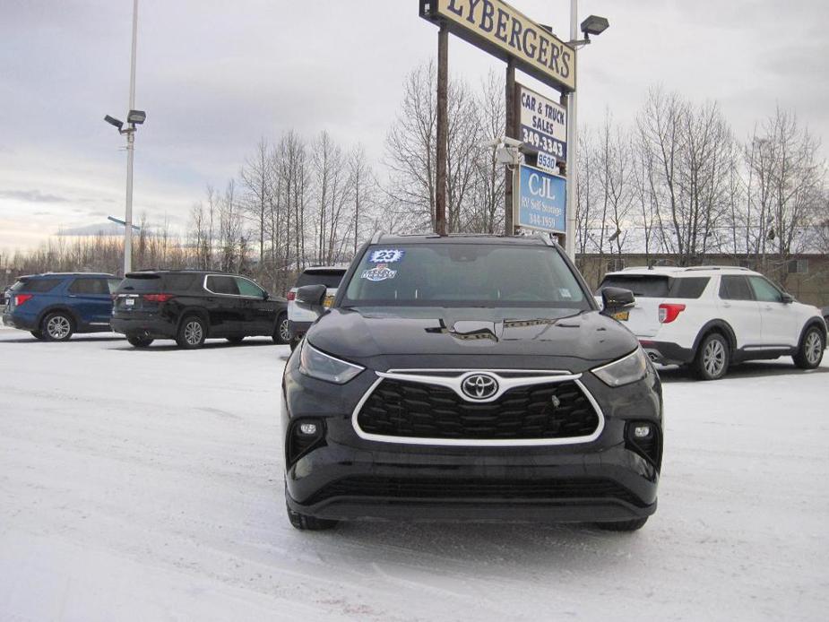 used 2023 Toyota Highlander car, priced at $40,950