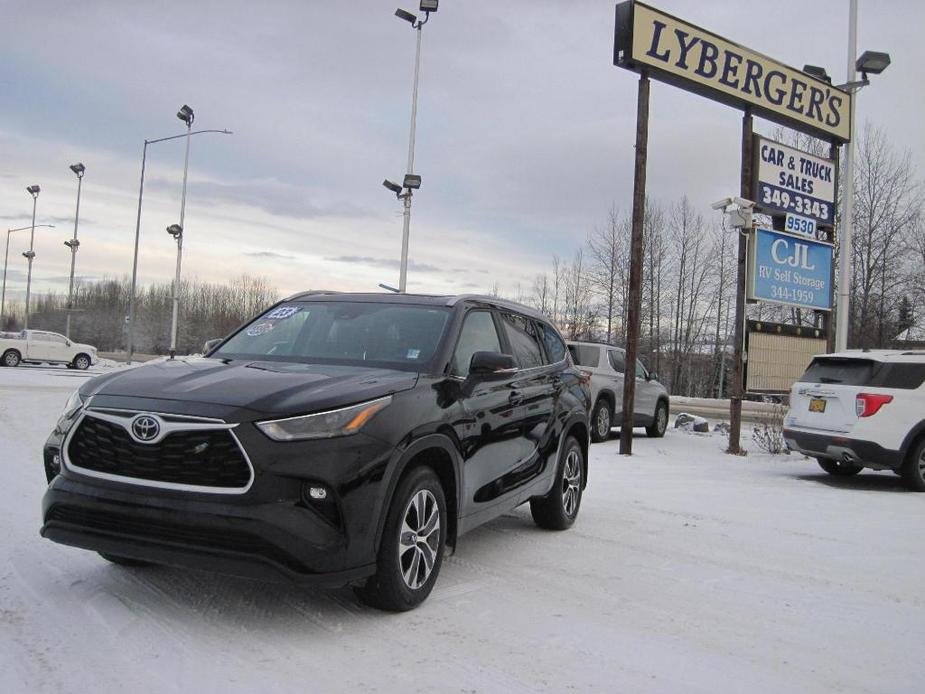 used 2023 Toyota Highlander car, priced at $40,950