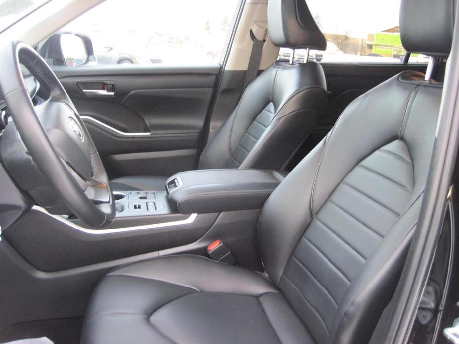 used 2023 Toyota Highlander car, priced at $40,950