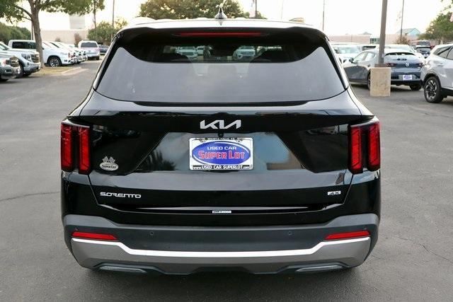 used 2024 Kia Sorento car, priced at $25,897