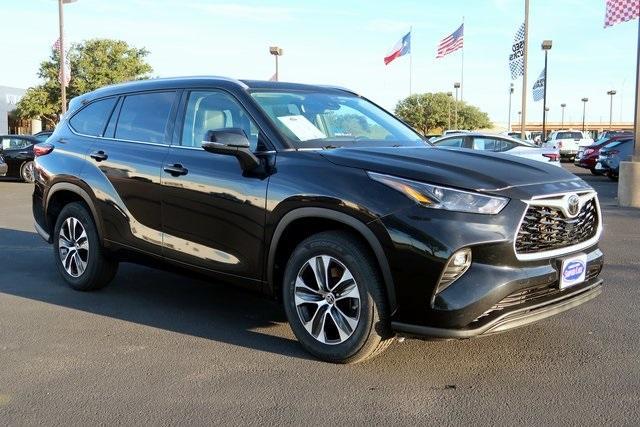 used 2022 Toyota Highlander car, priced at $33,938