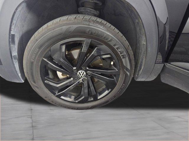 used 2023 Volkswagen Atlas car, priced at $24,996