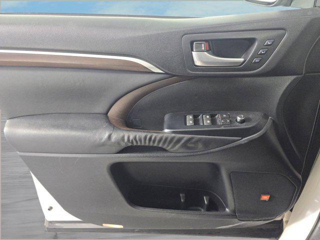 used 2015 Toyota Highlander car, priced at $14,999