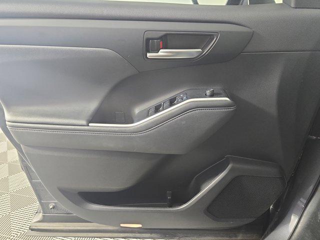 used 2023 Toyota Highlander car, priced at $36,999
