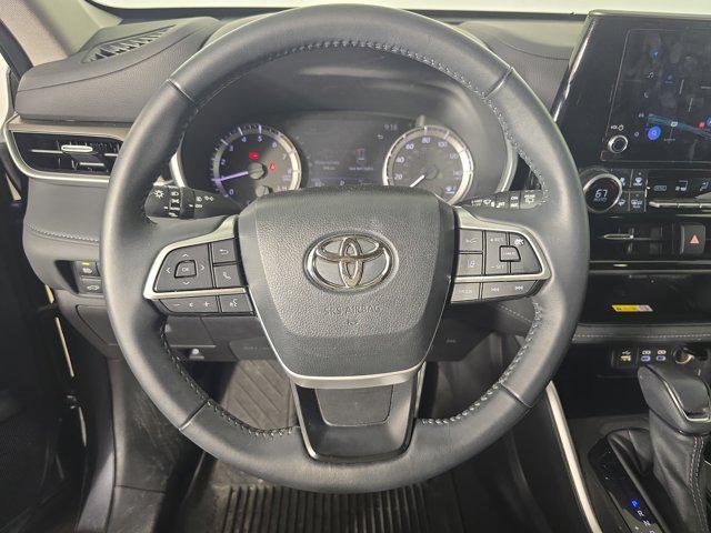 used 2023 Toyota Highlander car, priced at $36,999