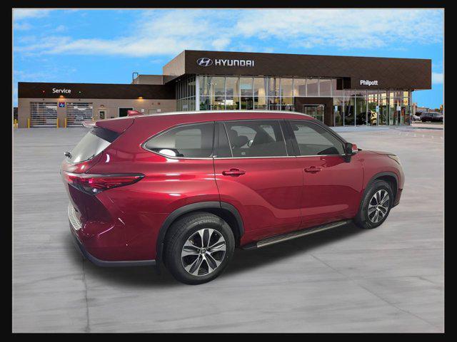 used 2022 Toyota Highlander car, priced at $36,998