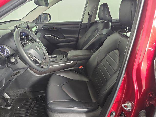 used 2022 Toyota Highlander car, priced at $36,998