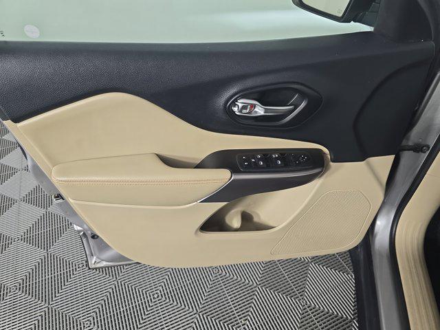 used 2019 Jeep Cherokee car, priced at $12,998