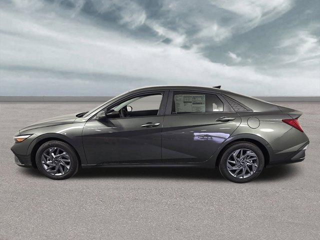 new 2024 Hyundai Elantra HEV car, priced at $27,291