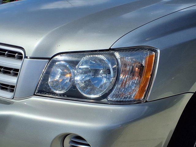 used 2003 Toyota Highlander car, priced at $6,500