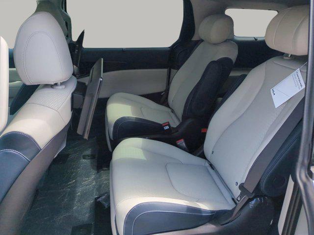 new 2025 Kia Carnival Hybrid car, priced at $53,639