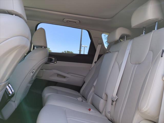 new 2025 Kia Sorento car, priced at $35,770