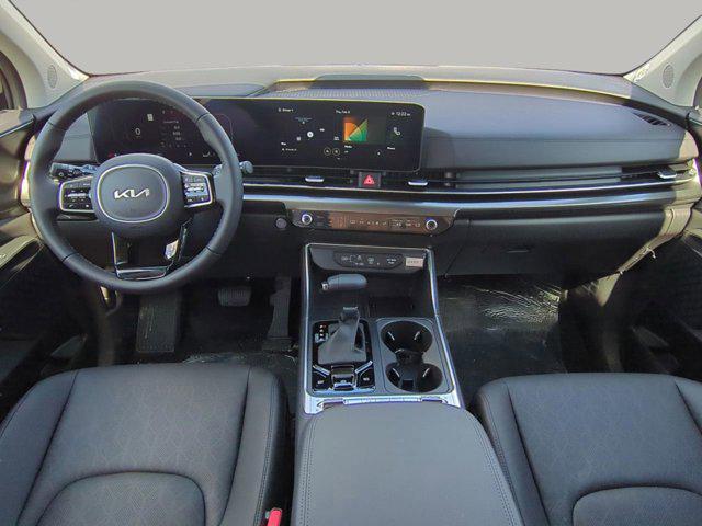 new 2025 Kia Carnival car, priced at $45,217
