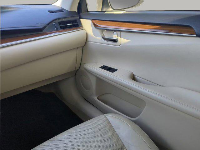 used 2014 Lexus ES 300h car, priced at $14,992