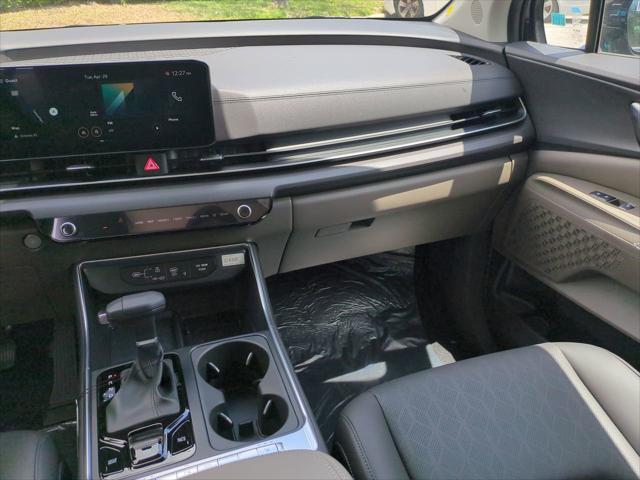 new 2025 Kia Carnival car, priced at $39,699