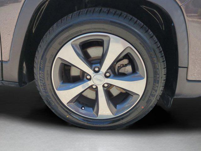 used 2019 Jeep Cherokee car, priced at $18,995