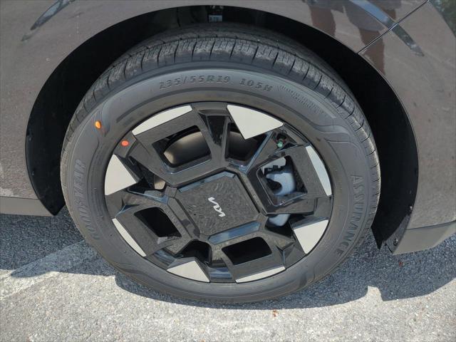 new 2025 Kia Carnival car, priced at $39,450