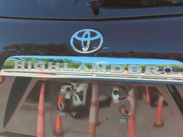 used 2013 Toyota Highlander car, priced at $17,641