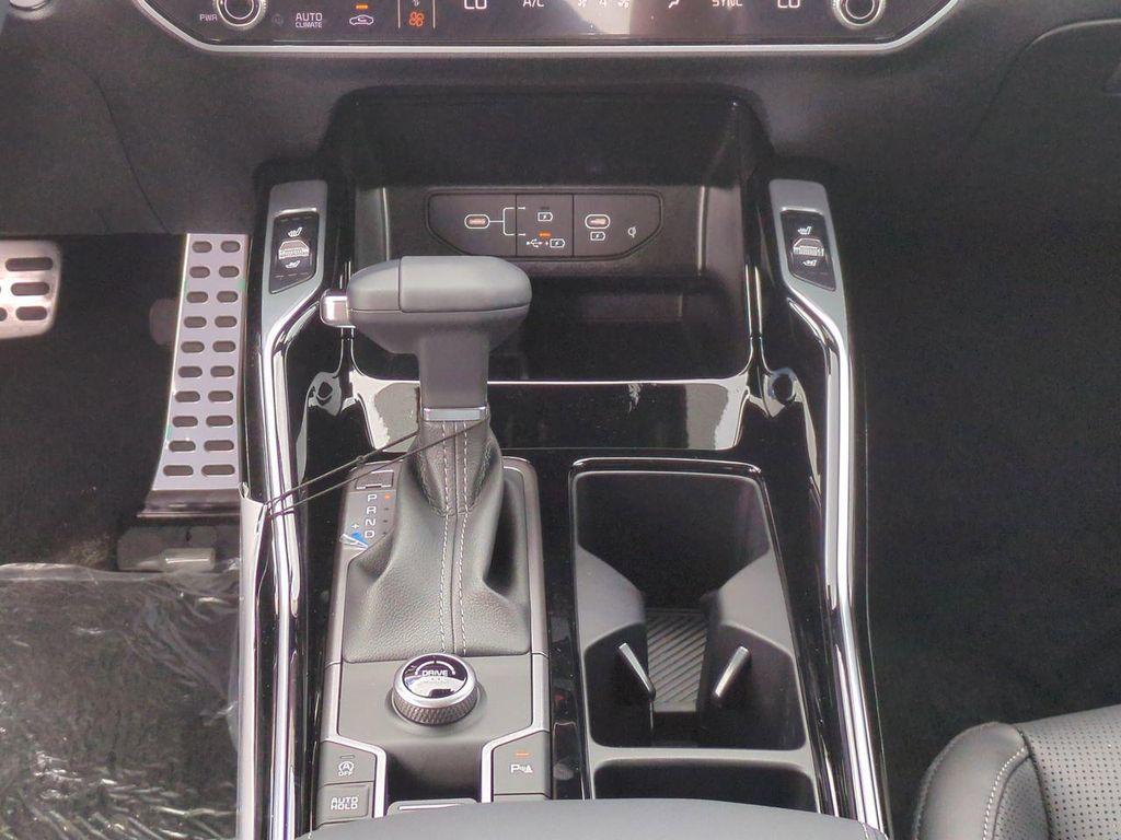 new 2025 Kia Sorento car, priced at $39,443