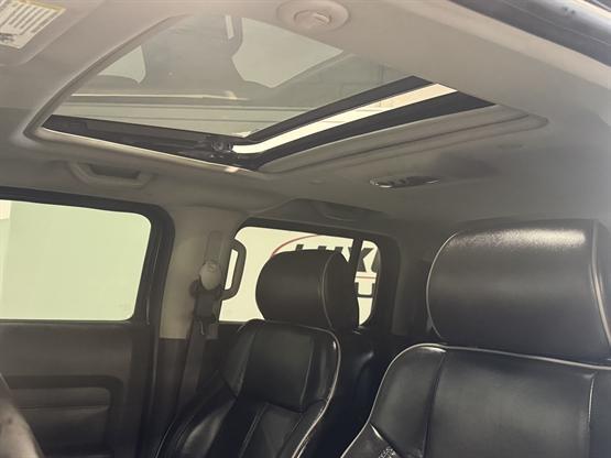 used 2006 Hummer H3 car, priced at $5,995