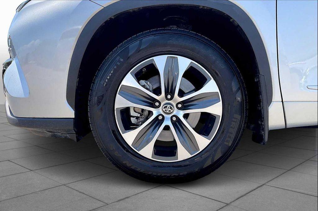 used 2022 Toyota Highlander car, priced at $35,000