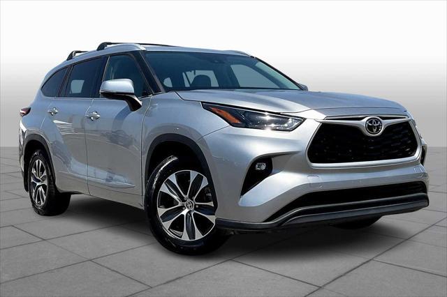 used 2022 Toyota Highlander car, priced at $38,000