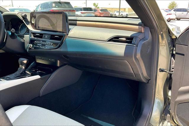 used 2024 Lexus ES 300h car, priced at $43,000
