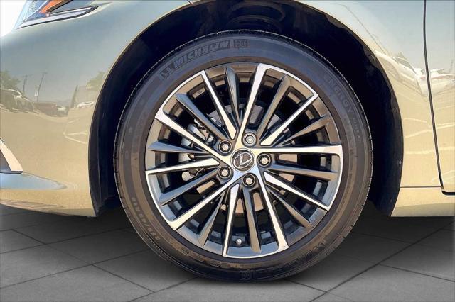 used 2024 Lexus ES 300h car, priced at $43,000