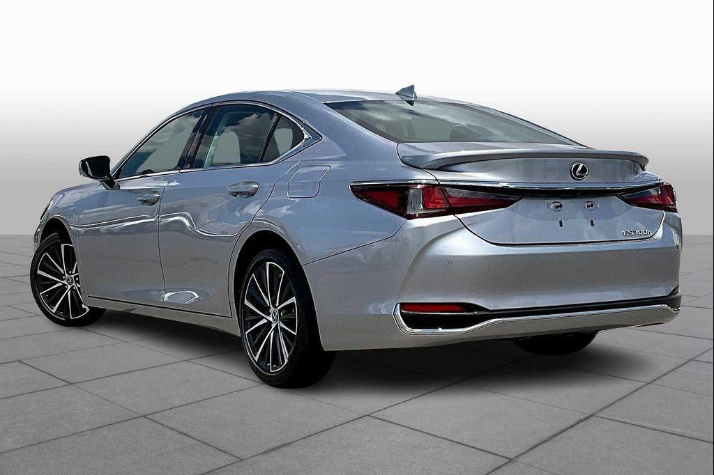 used 2024 Lexus ES 300h car, priced at $40,000