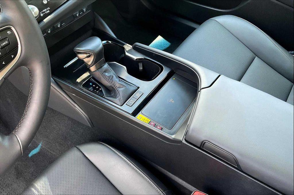 used 2024 Lexus ES 300h car, priced at $40,000