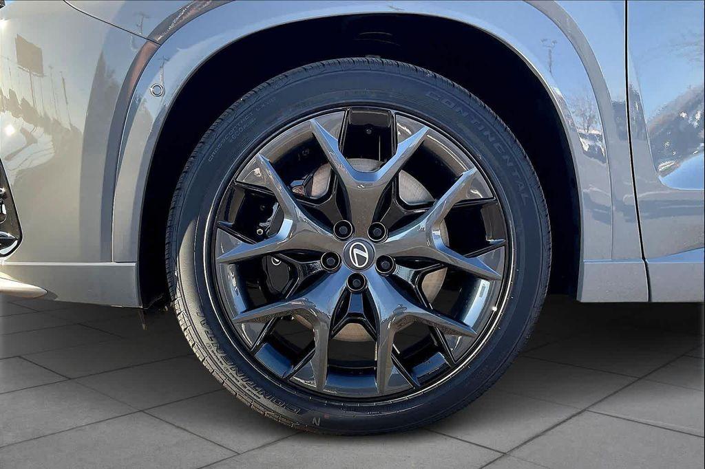 new 2026 Lexus TX 500h car, priced at $77,078