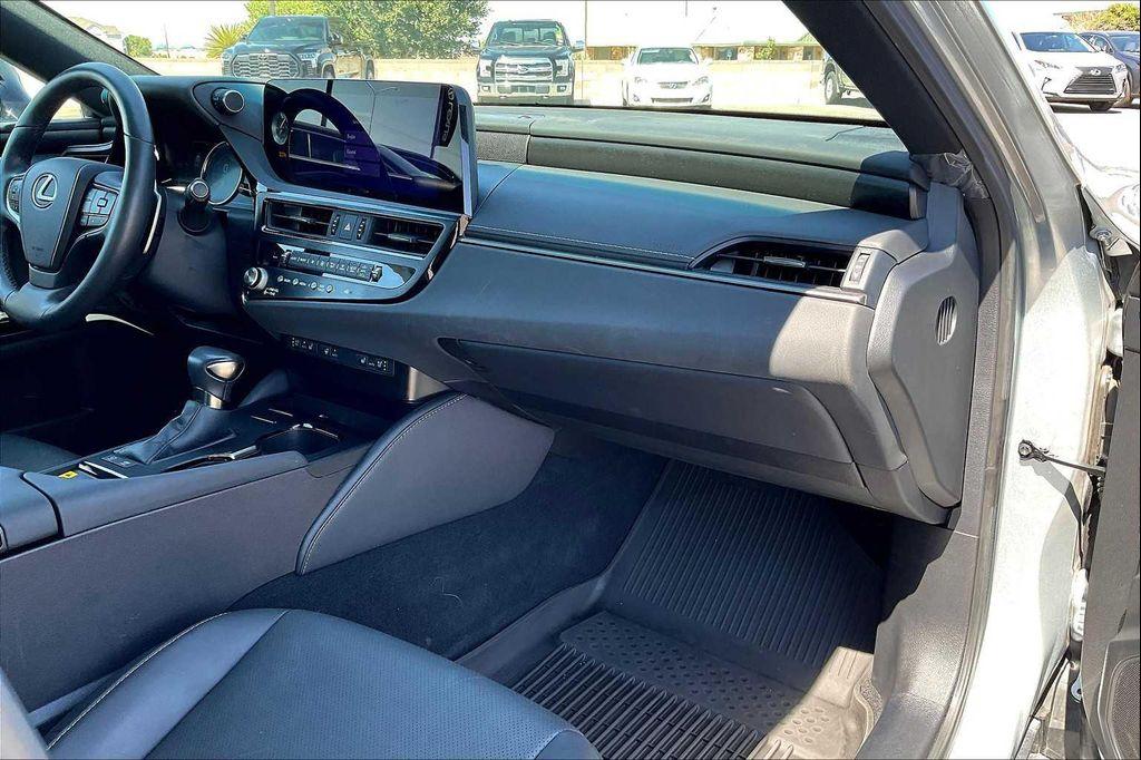 used 2025 Lexus ES 300h car, priced at $46,000