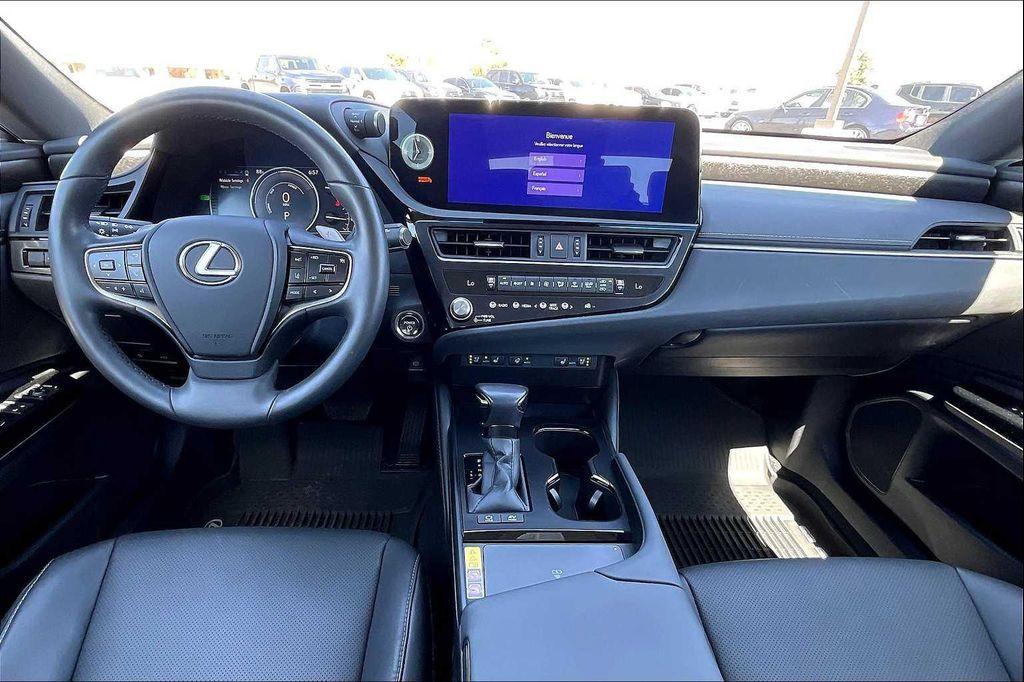 used 2025 Lexus ES 300h car, priced at $46,000