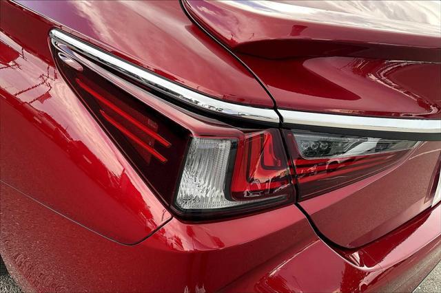 new 2025 Lexus ES 300h car, priced at $50,529