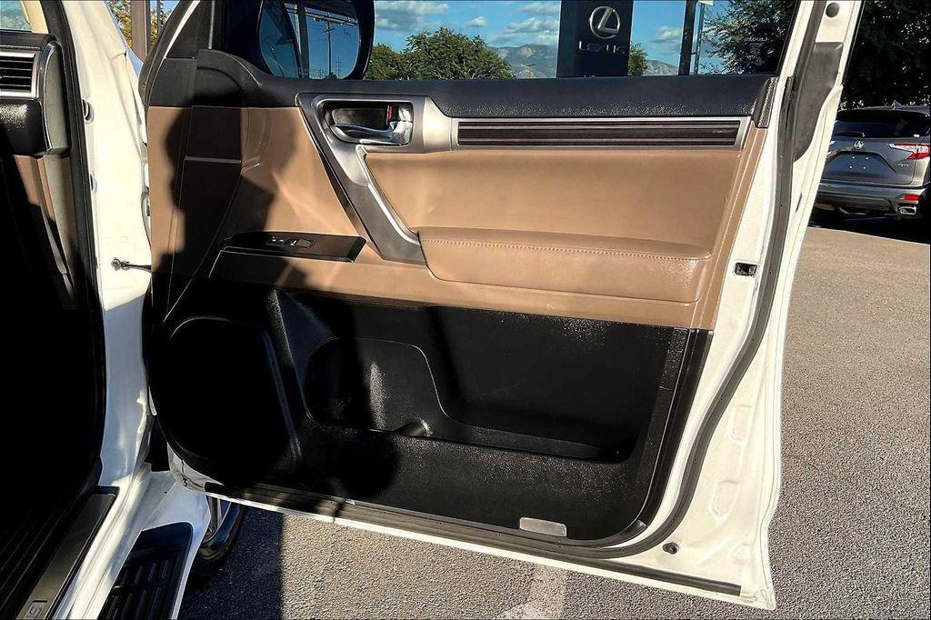 used 2022 Lexus GX 460 car, priced at $54,000