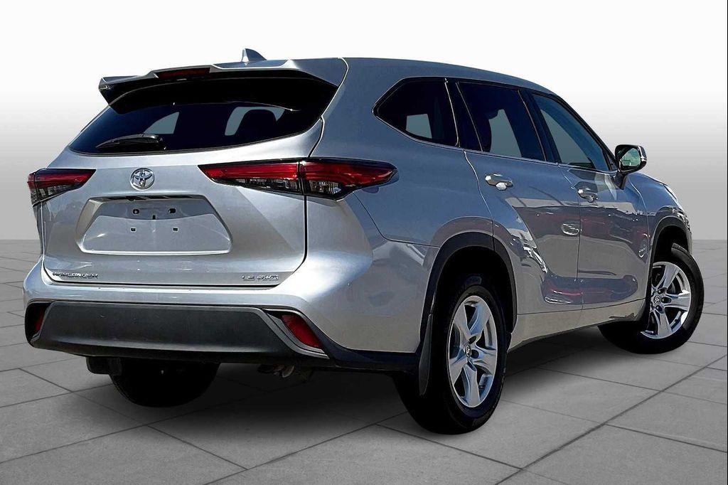 used 2021 Toyota Highlander car, priced at $32,000