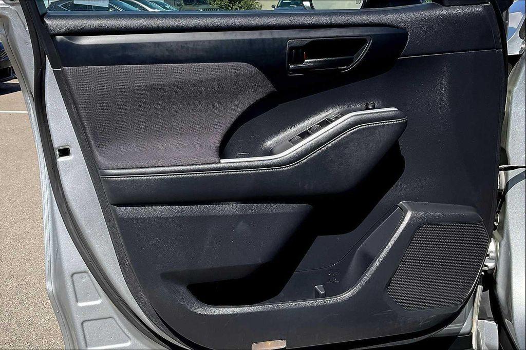 used 2021 Toyota Highlander car, priced at $32,000