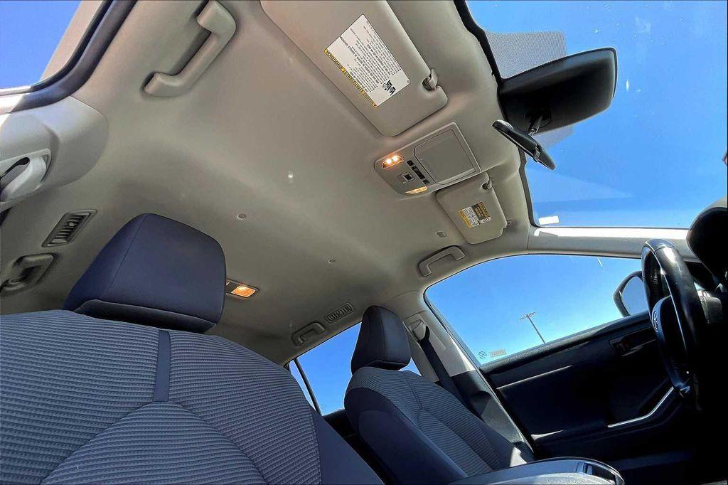 used 2021 Toyota Highlander car, priced at $32,000
