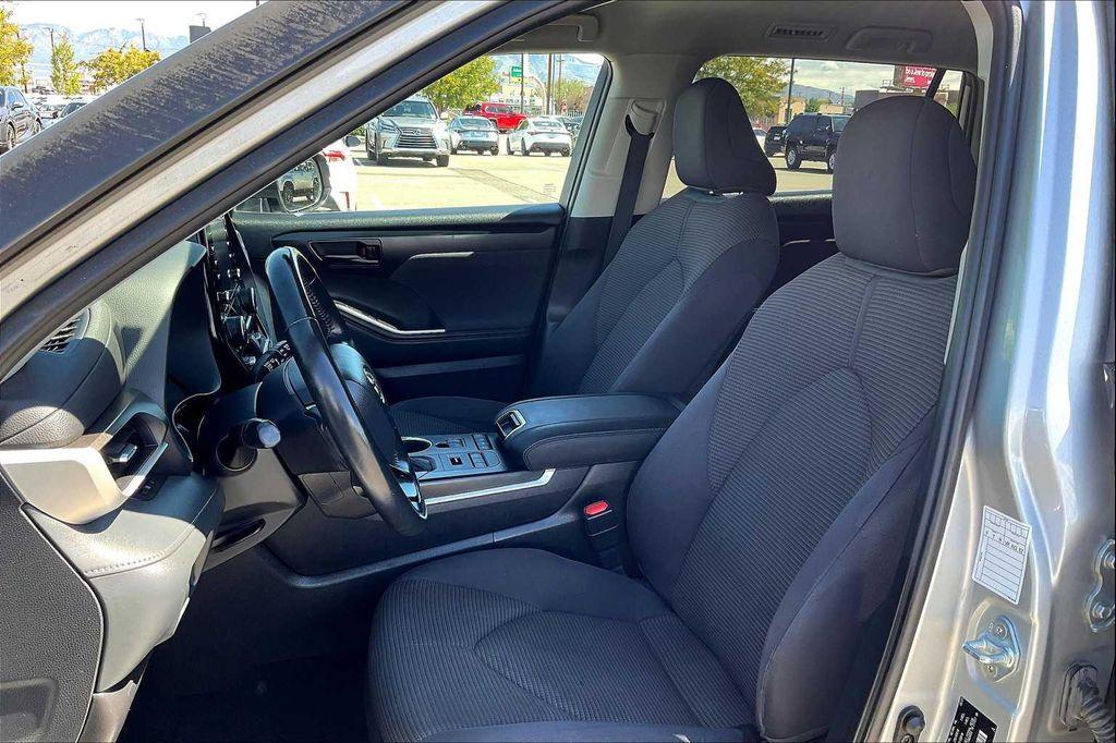 used 2021 Toyota Highlander car, priced at $32,000